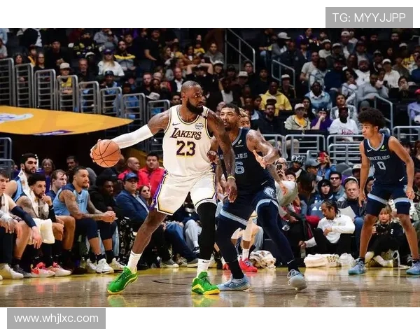 詹姆斯豪取三双领军湖人逆转勇士 莫兰特因伤缺席灰熊遭热火压制